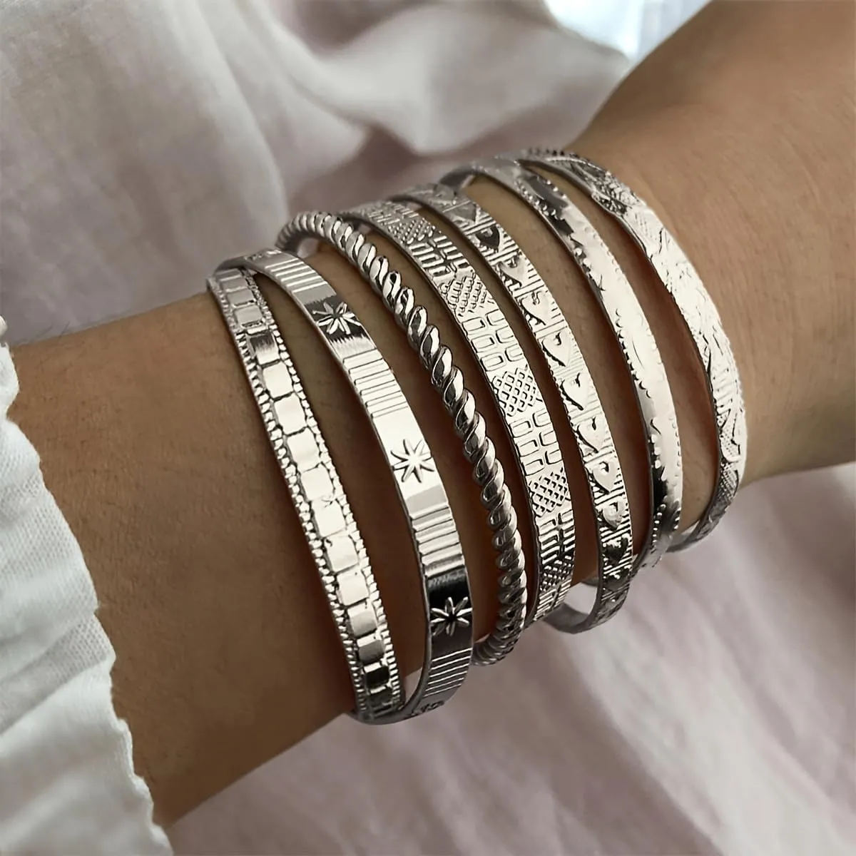 7Pcs Gold Bangle Bracelets Set for Women - Multi Layer Stackable Textured Bracelets Indian Cuff Bangles Boho Jewelry Set