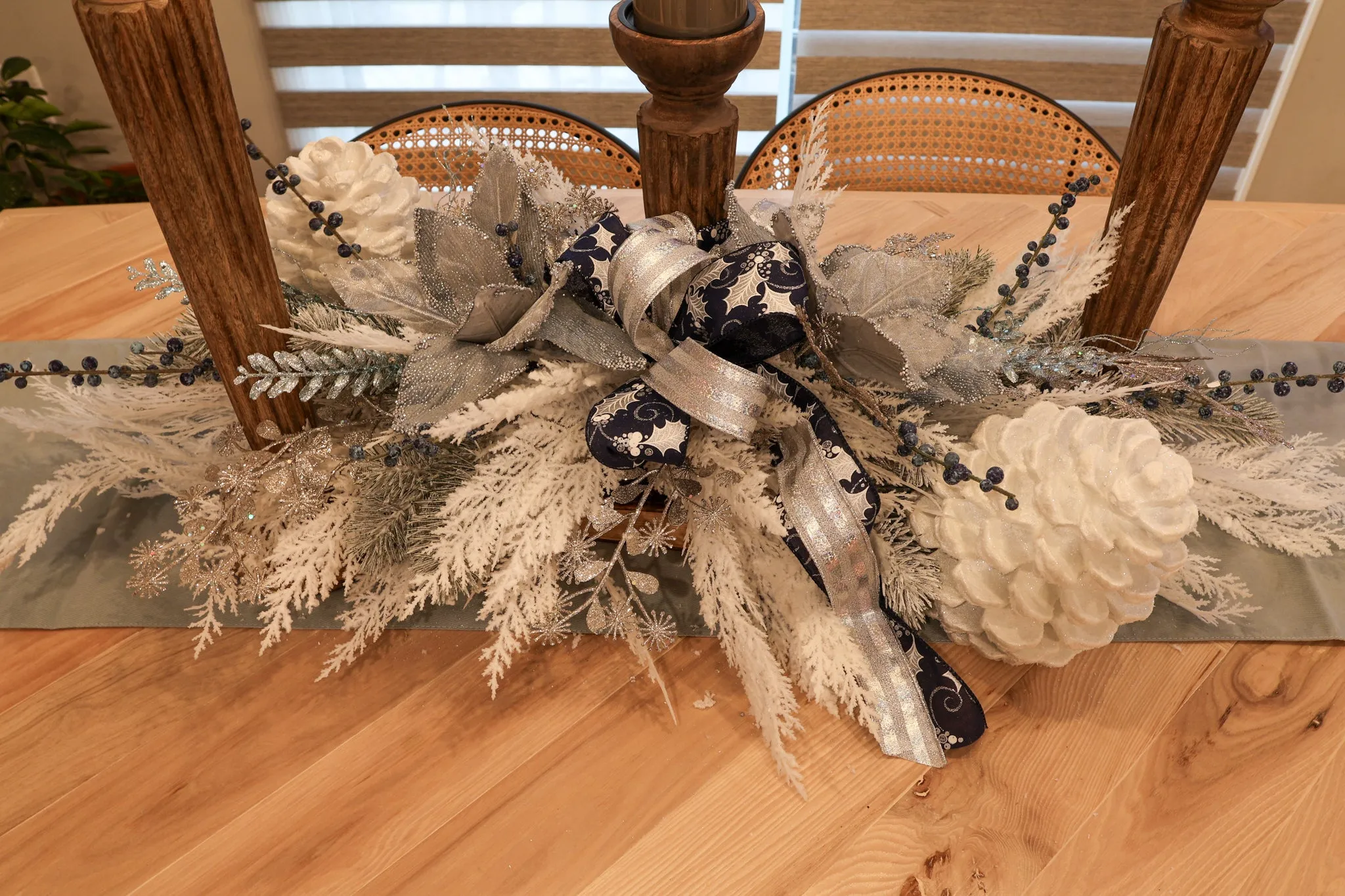 9" White Pinecone