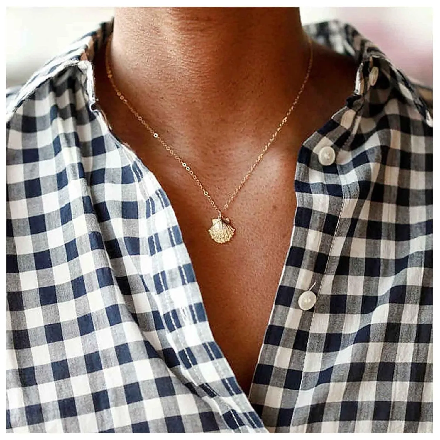 Andelaisi Boho Textured Scallop Necklace Seashell Necklace Chain Retro Beach Sea Shell Pendant Chain Necklace Gold Scallop Necklace Choker Jewelry for Women(Gold)