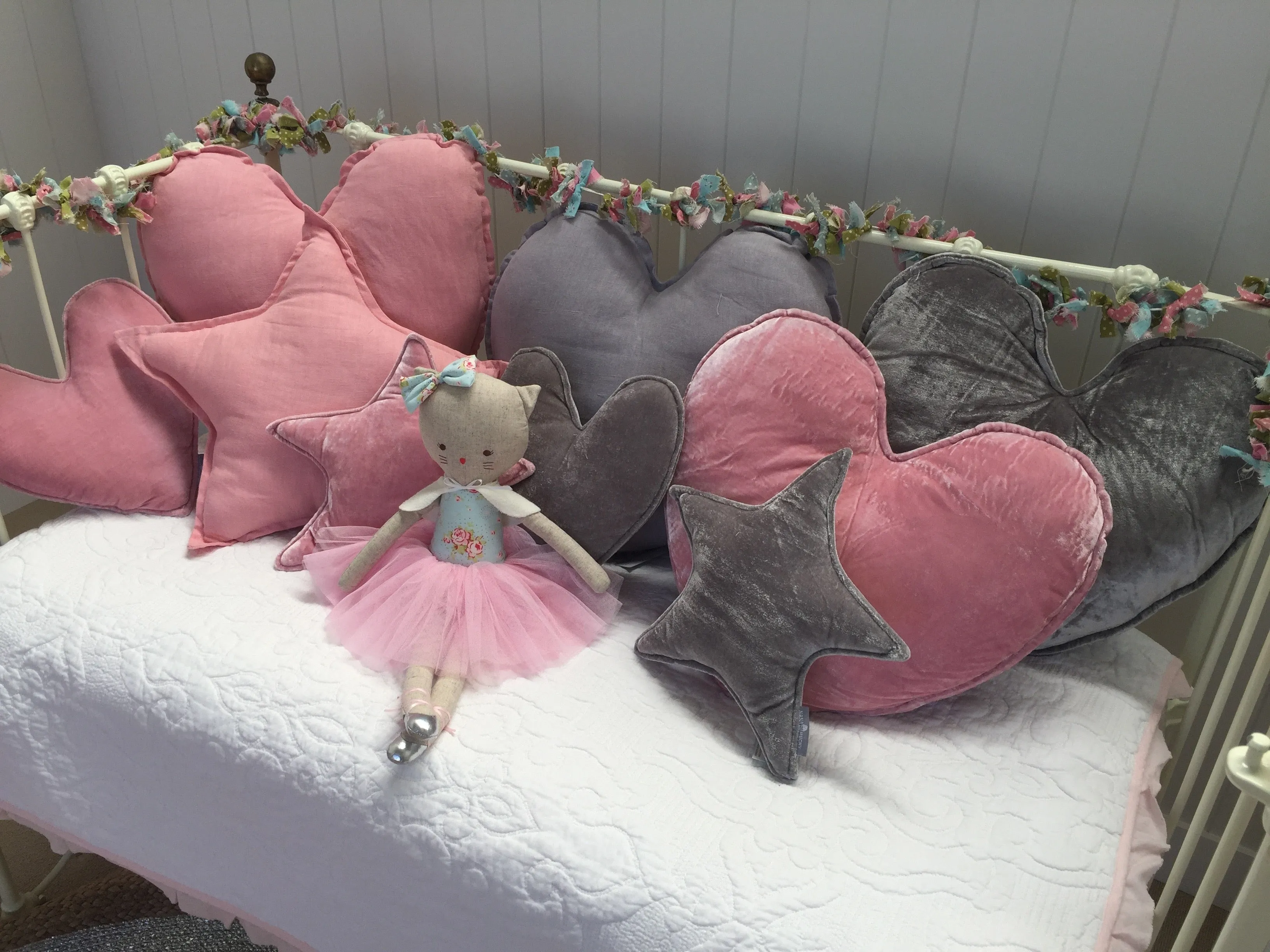 Assorted Children's Bedroom Heart & Star Shaped Cushions Nursery Decor