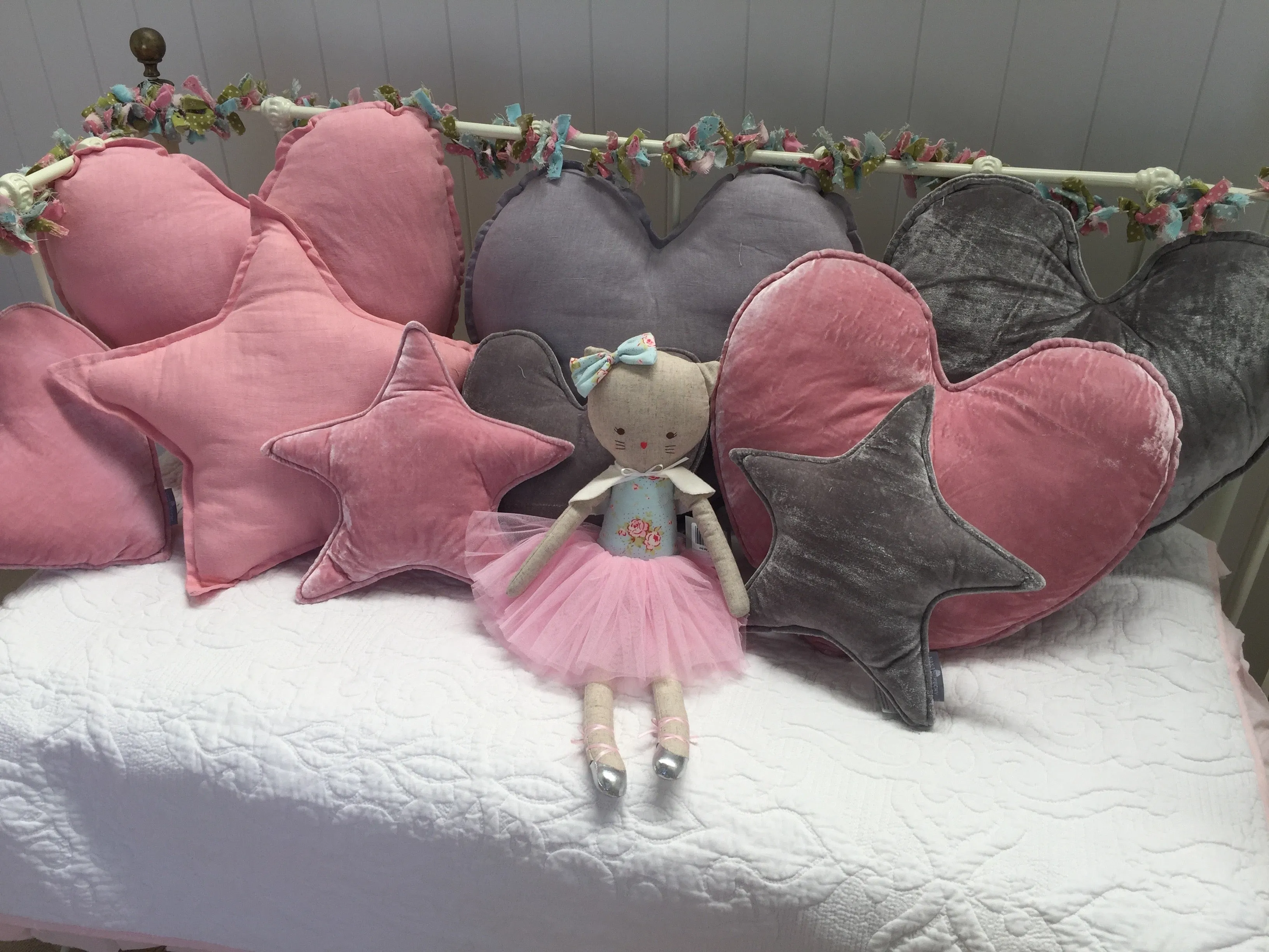 Assorted Children's Bedroom Heart & Star Shaped Cushions Nursery Decor