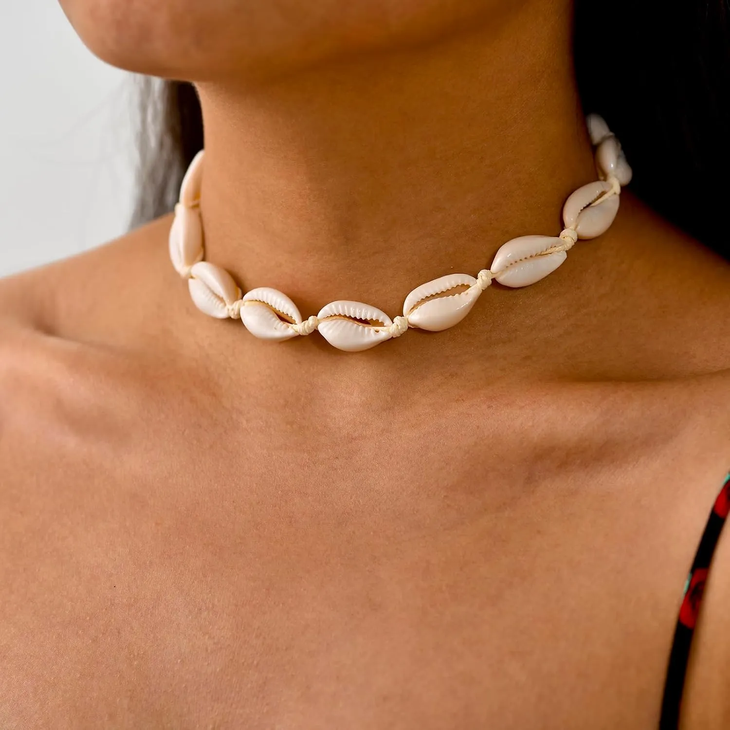 ATIMIGO White Puka Shell Hawaiian Cowrie Shell Pearl Beach Choker Handmade Adjustable Summer Clavicle Necklace - Surfer Jewelry for Women & Men