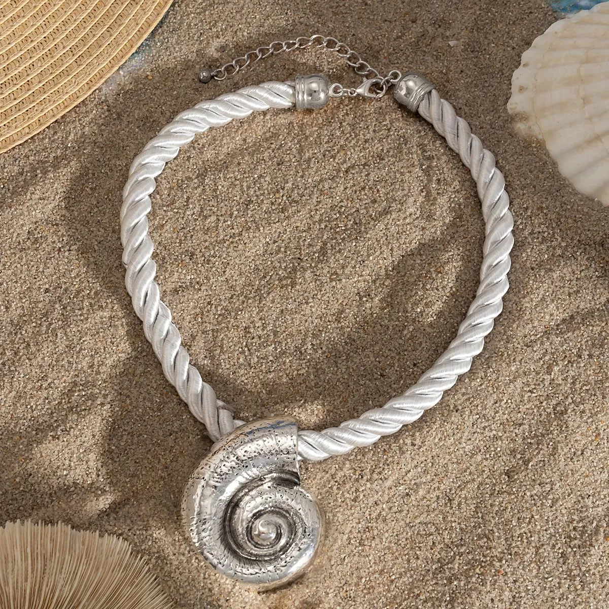 Beach Jewelry for Women Seashell Necklace Gold Starfish Necklace Beach Necklaces for Women Surfer Puka Shell Necklaces for Women Summer Beachy Seashell Jewelry
