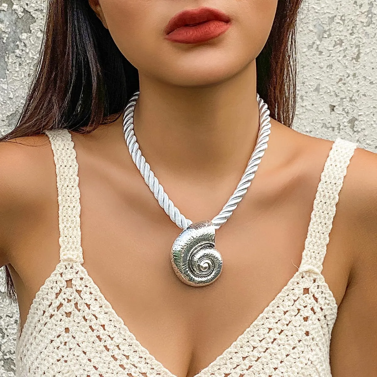 Beach Jewelry for Women Seashell Necklace Gold Starfish Necklace Beach Necklaces for Women Surfer Puka Shell Necklaces for Women Summer Beachy Seashell Jewelry