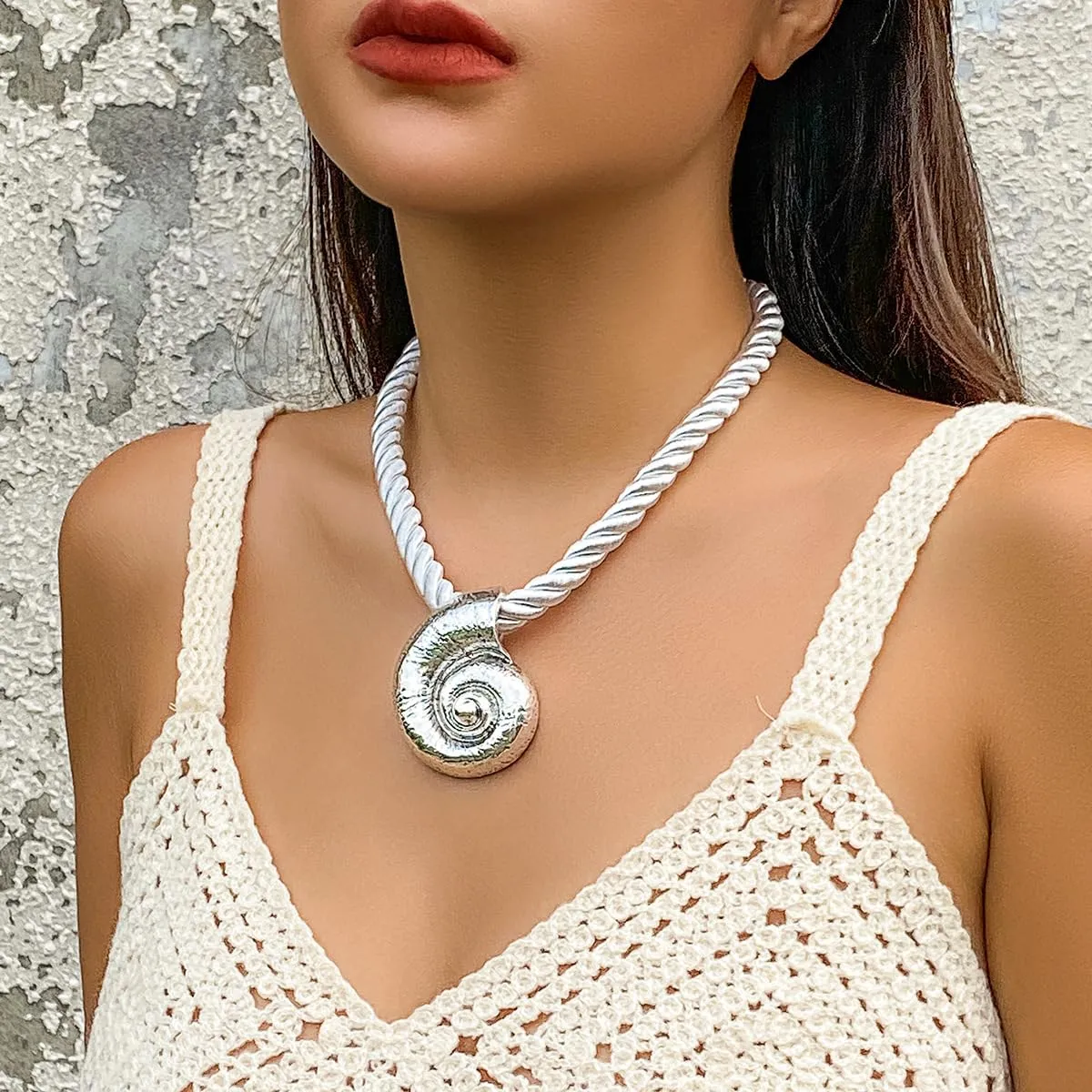 Beach Jewelry for Women Seashell Necklace Gold Starfish Necklace Beach Necklaces for Women Surfer Puka Shell Necklaces for Women Summer Beachy Seashell Jewelry