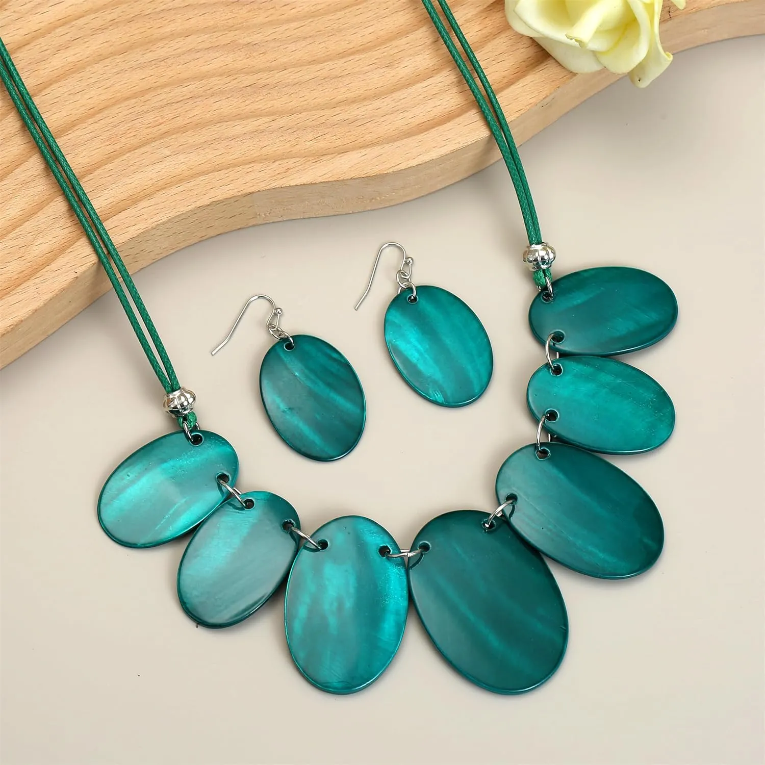 Big Oval Chunky Statement Necklaces Set for Women Fashion Western Boho Colorful Shell Choker Necklace and Earrings Set for Holiday Costume Jewelry Gifts