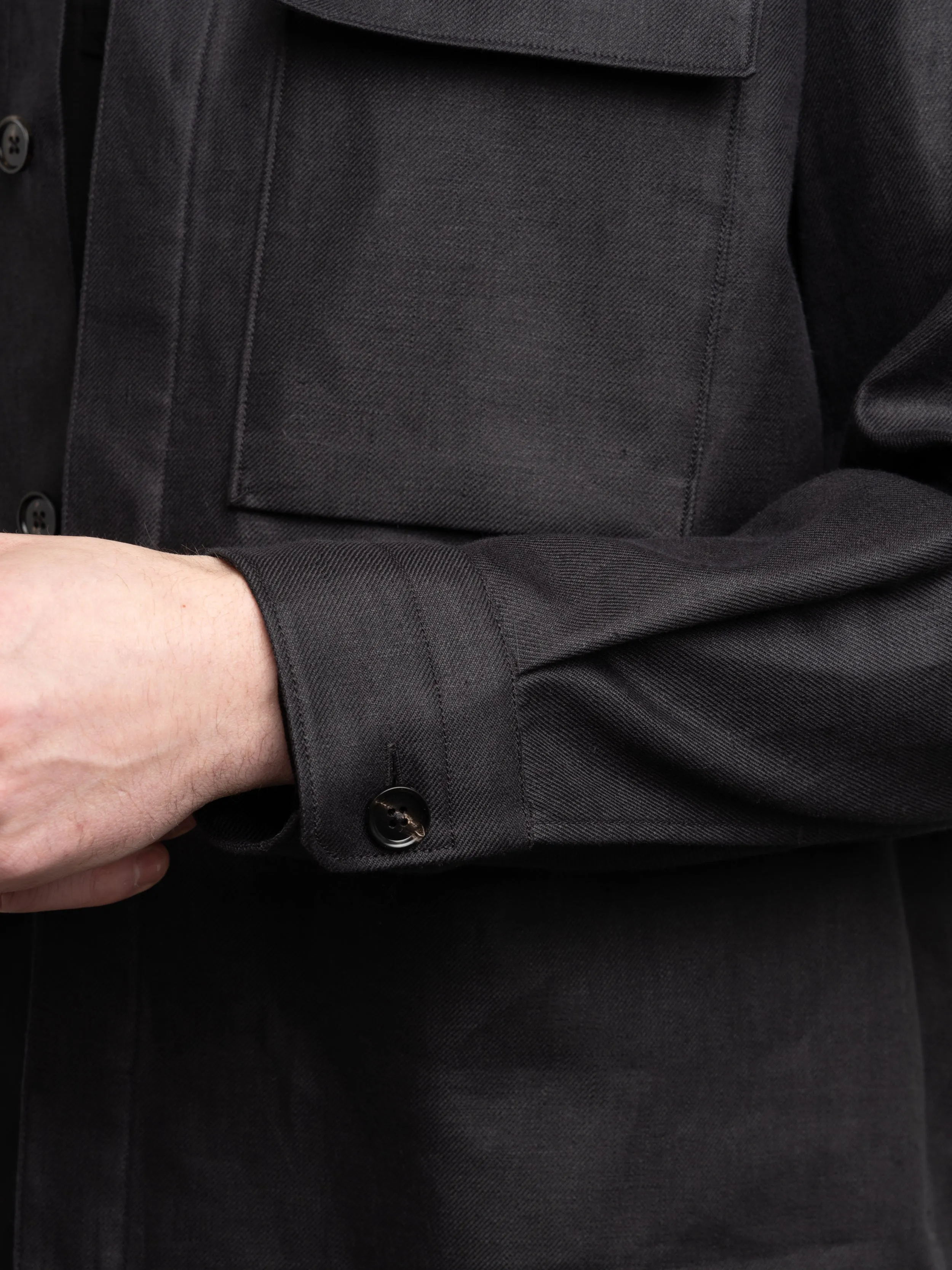 Black Oasi Lino Overshirt