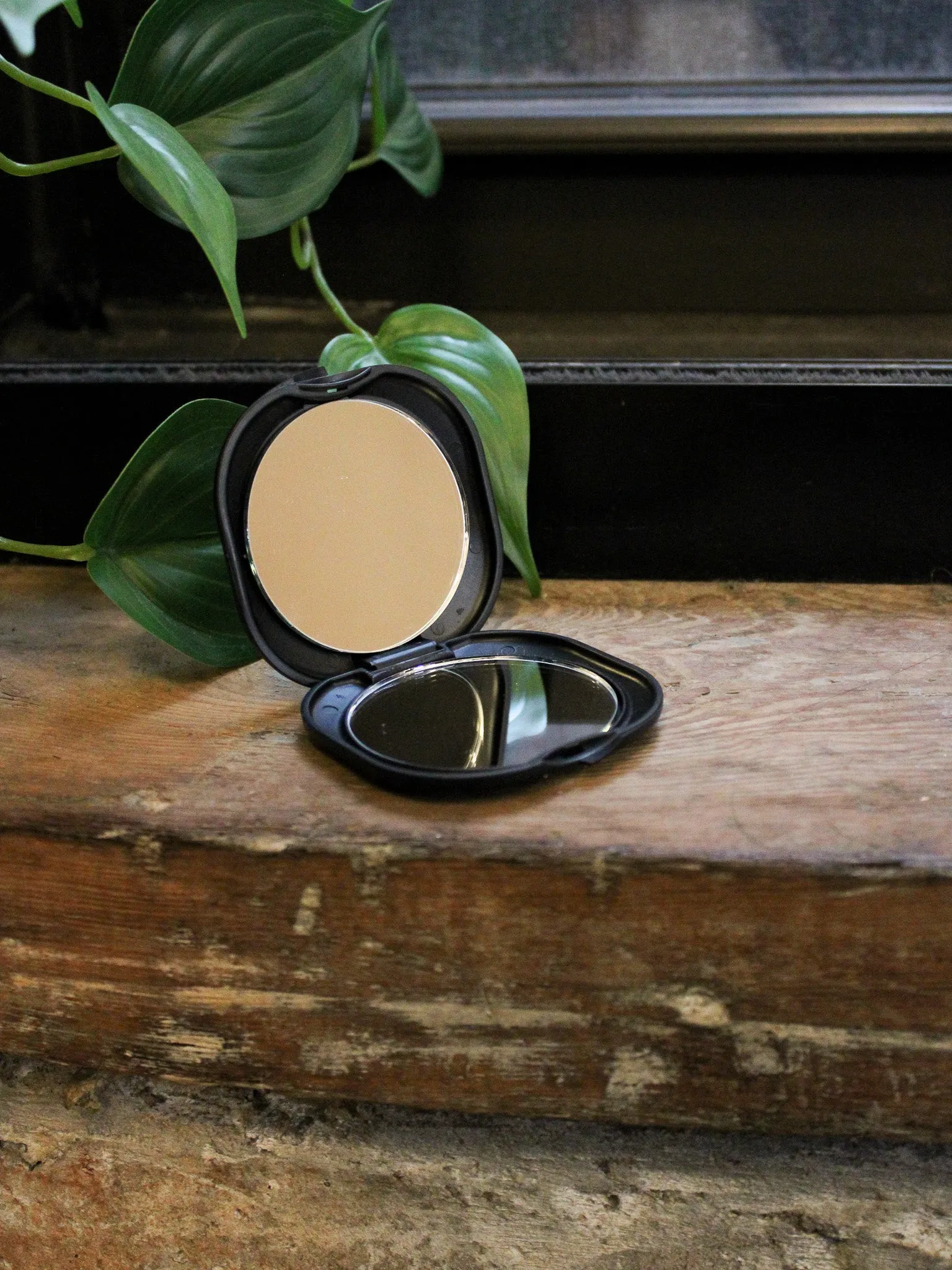 Chic Dream Girl Compact Mirror with Elegant Design for On-the-Go Touch-Ups