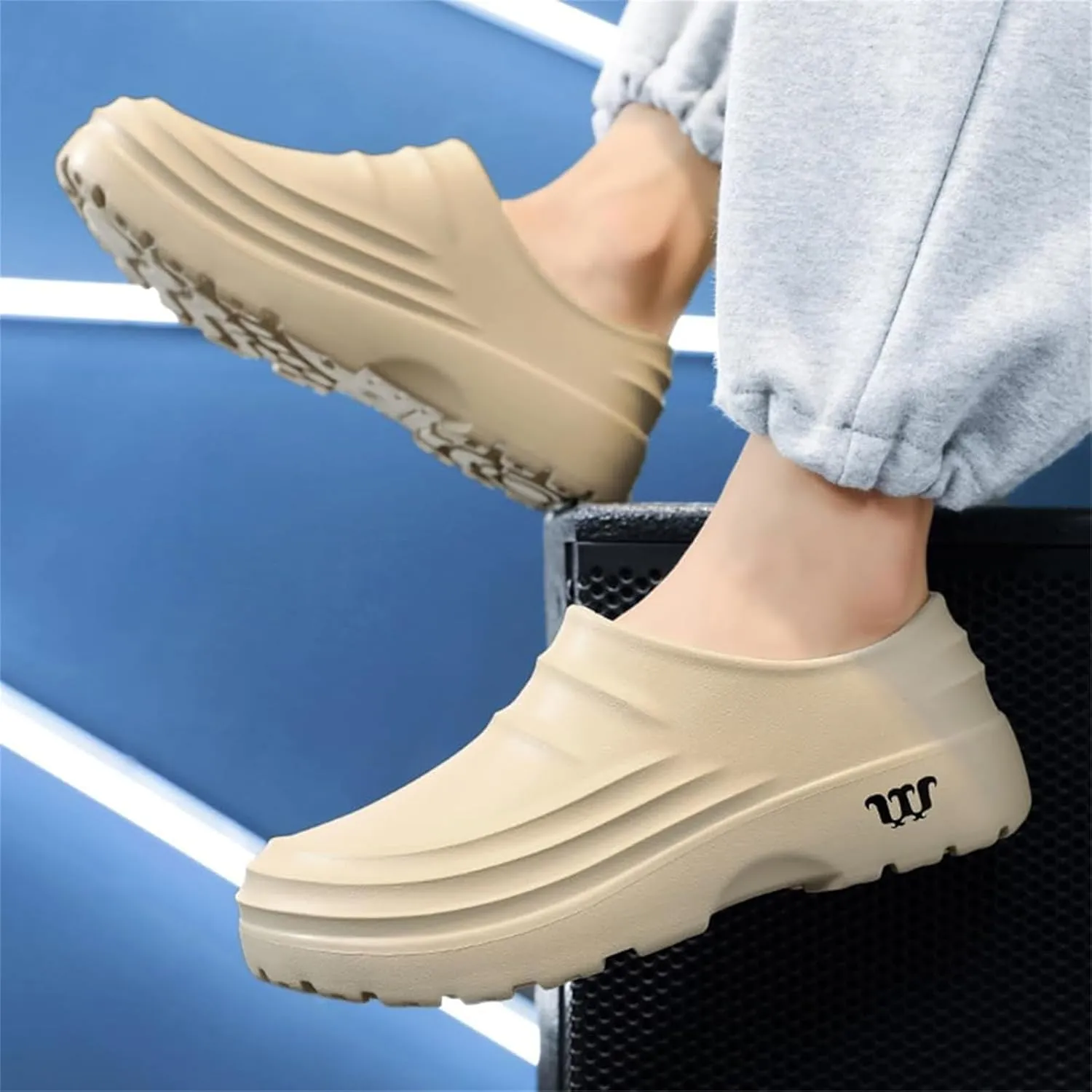 Mule Clog Women Men Comfortable Non Slip Resistant Work Shoes Waterproof Breathable Armadillo Clogs Ideal for Nurse Healthcare Kitchen Food Service Garden Unisex