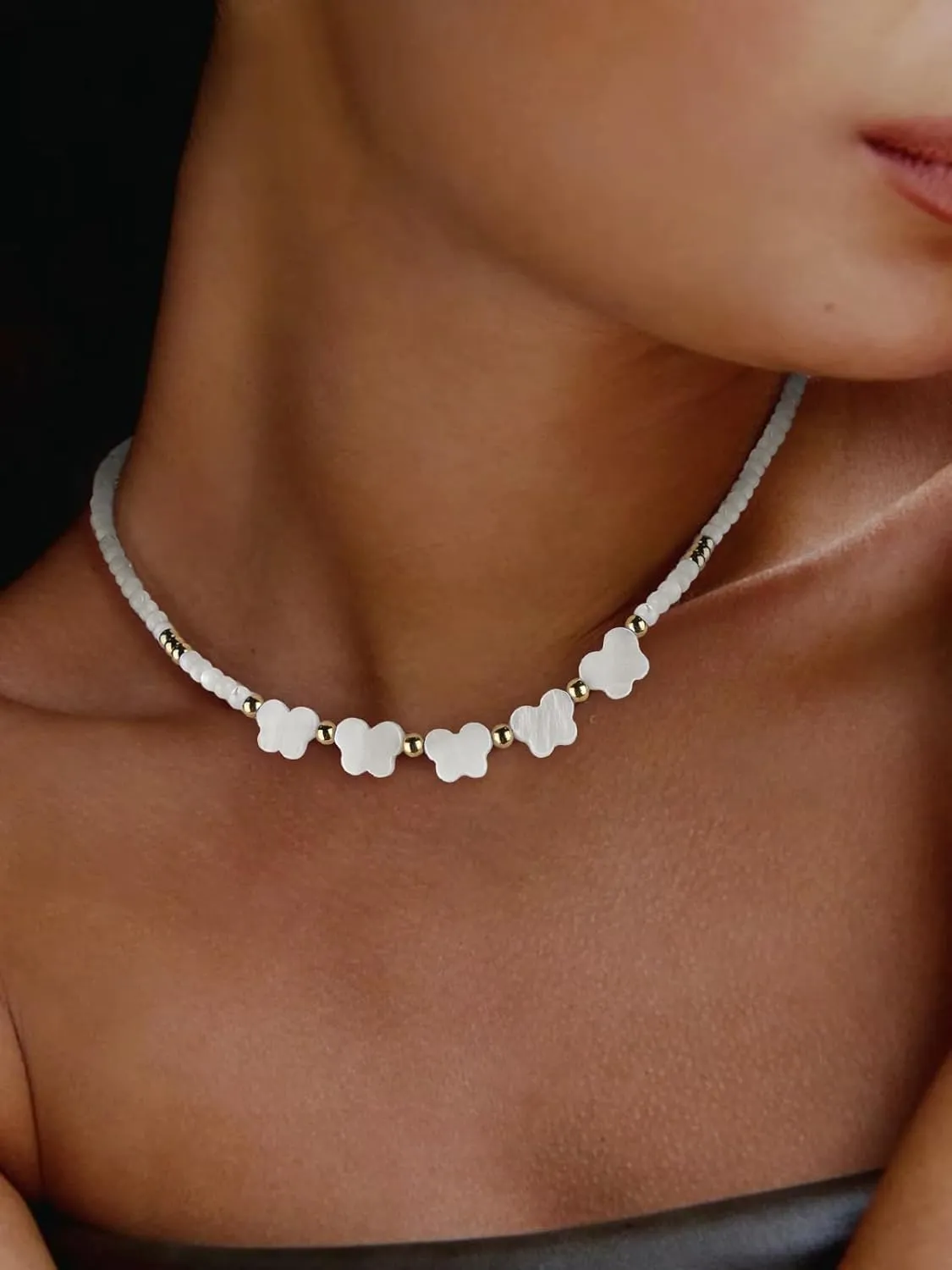 Necklace for Women Mother of Pearl Necklaces Trendy Beaded Choker for Women 14K Gold Plated Jewelry Gifts for Women Mon Daughter Birthday Gifts Handmade Puka shell necklace