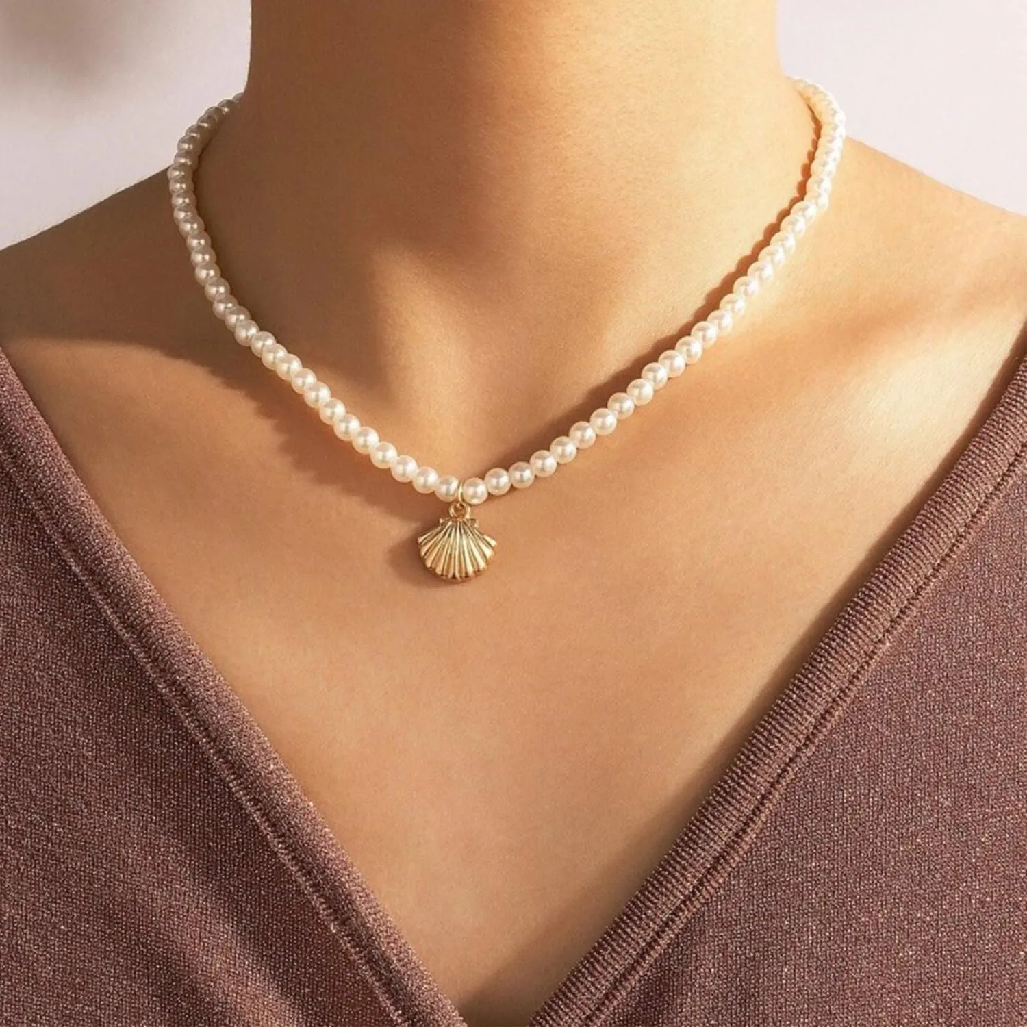 Pearl Choker Necklace for Women 14K Gold Plated Seashell Pendant Necklace Bohemian Handmade Adjustable Pearl Necklace Party Jewelry Gift for Women