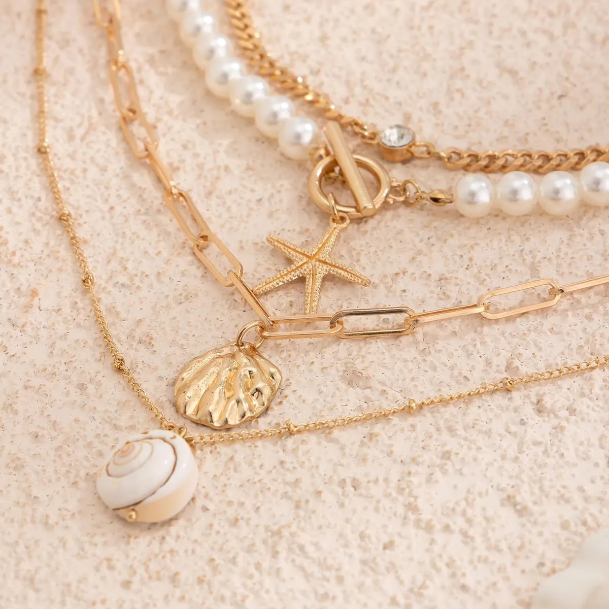 Shell Seashell Necklace Summer Beach Puka Shell Necklace Jewelry Choker Beach Necklaces for Women Preppy Shell Necklace Layered Charm Sequins Starfish Conch