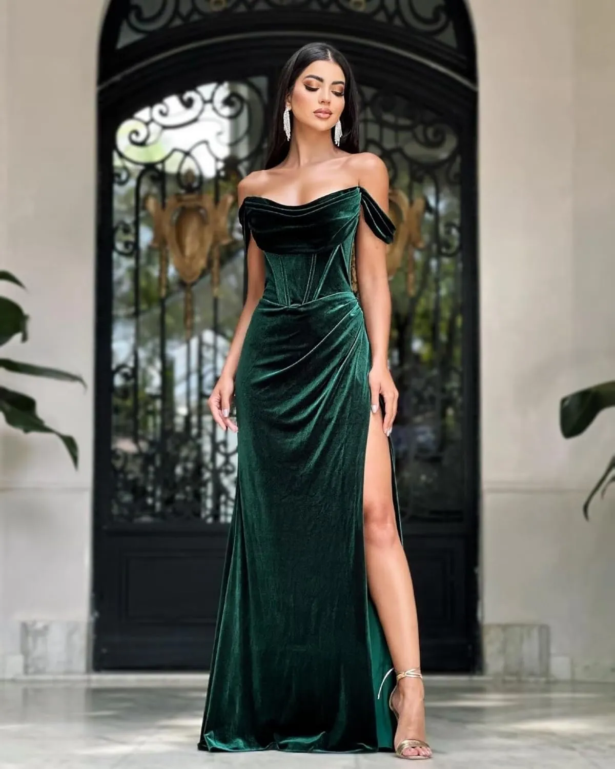 Women's Velvet Prom Dresses Off Shoulder Evening Formal Gowns Long Mermaid Bridesmaid Dress with Slit